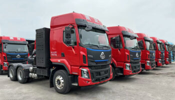 【開(kāi)門(mén)紅】玉柴物流集團(tuán)玉柴機(jī)電南寧公司喜獲50臺(tái)乘龍新能源牽引車(chē)訂單,開(kāi)啟蛇年 “開(kāi)門(mén)紅”